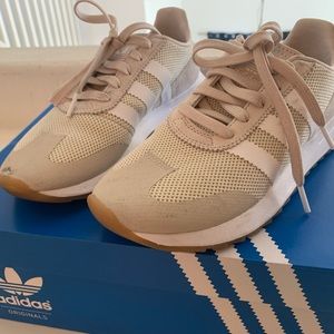 🦿👣Adidas Shoes👣🦿